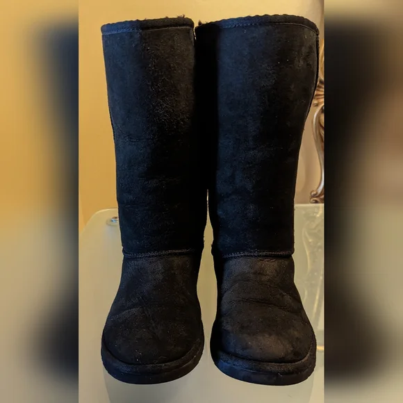 UGG CLASSIC TALL BOOTS SZ 5 - Picture 1 of 8